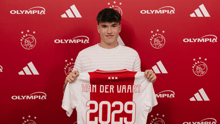 Damian van der Vaart heeft onlangs zijn handtekening gezet onder een contract bij Ajax tot medio 2029.