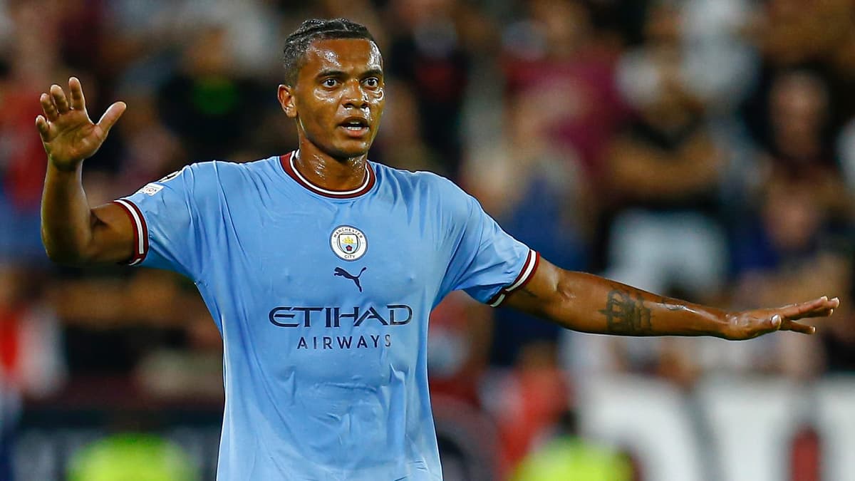 Manuel Akanji in action for Manchester City.