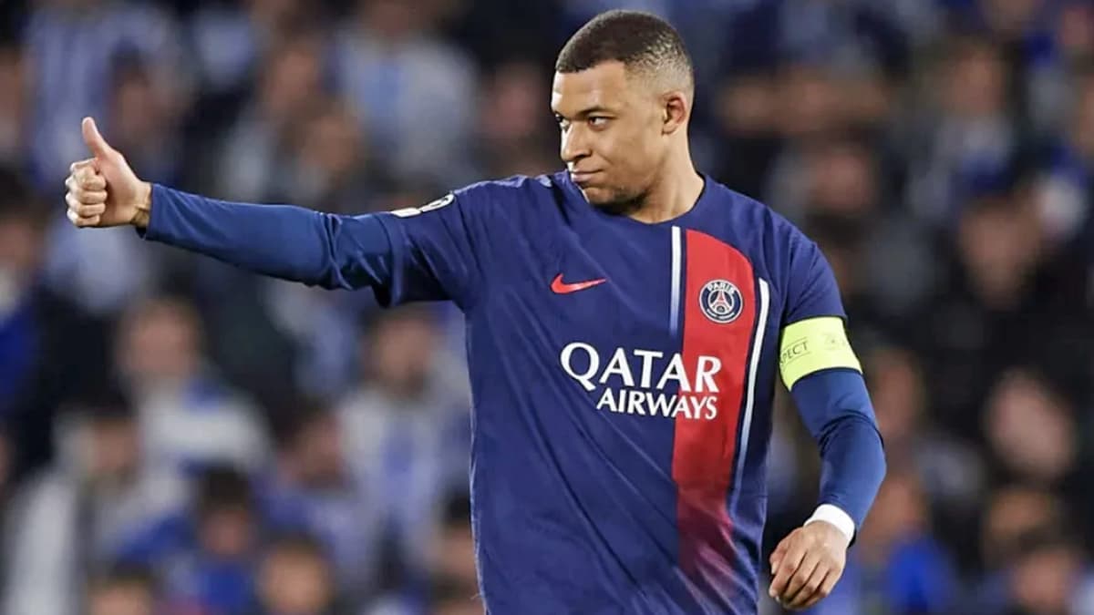 Kylian Mbappe playing for PSG.