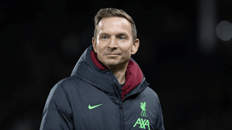 Pepijn Lijnders in dienst van Liverpool.