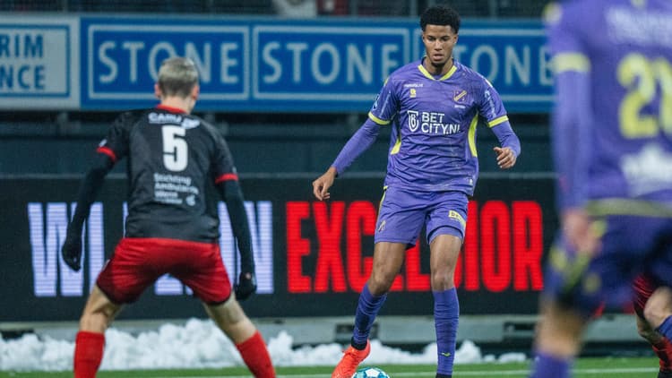 Xavier Mbuyamba heeft een contract tot medio 2025 in Volendam.