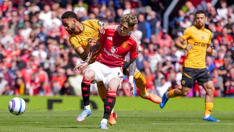 Matheus Cunha tussles with Alejandro Garnacho - the man he could replace at Man Utd