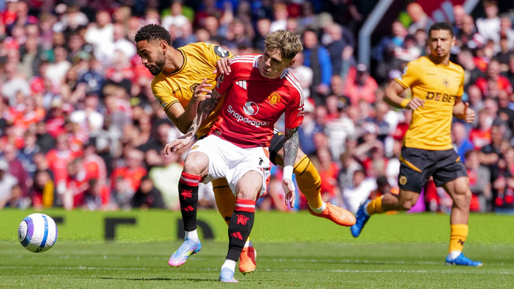 Matheus Cunha tussles with Alejandro Garnacho - the man he could replace at Man Utd