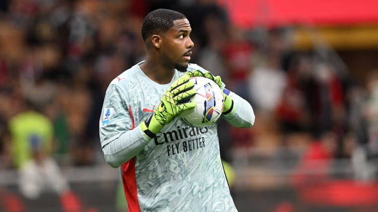 Mike Maignan looks set to stay at Milan.