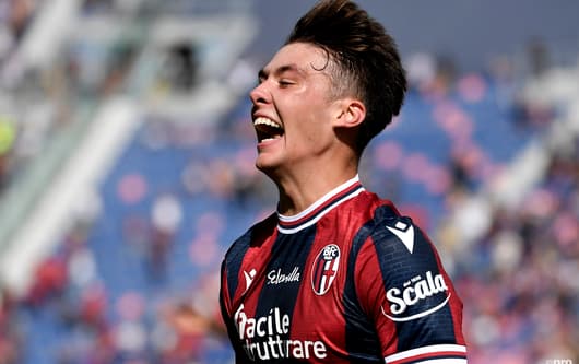 Aaron Hickey, Bologna