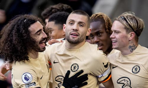 Mateo Kovacic playing for Chelsea.
