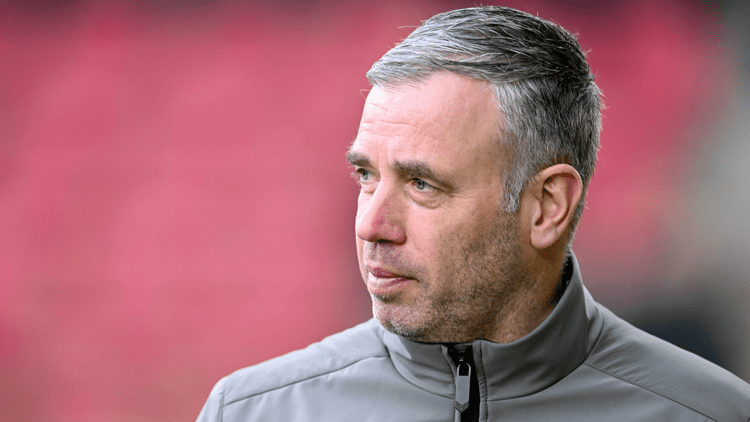 René Hake als hoofdtrainer van Go Ahead Eagles.