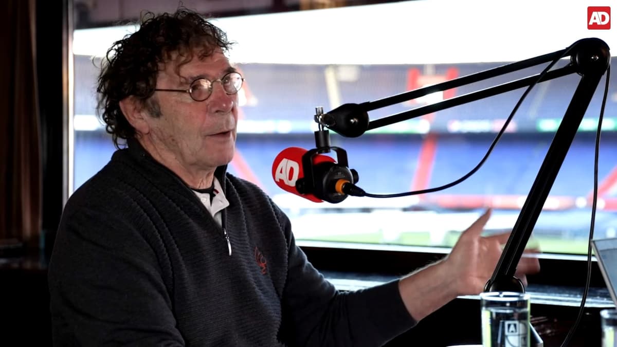 Willem van Hanegem, Column Algemeen Dagblad