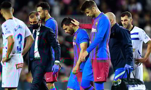 Barcelona's Sergio Aguero goes off against Alaves suffering from breathing issues