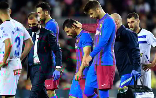 Barcelona's Sergio Aguero goes off against Alaves suffering from breathing issues