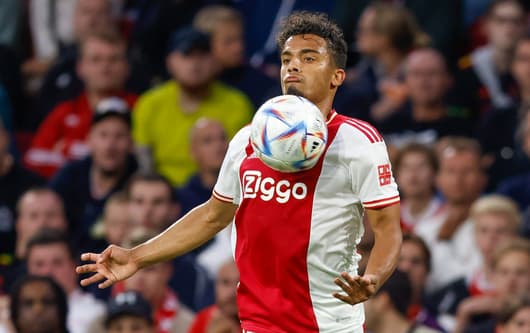 Owen Wijndal plays for Ajax in a friendly