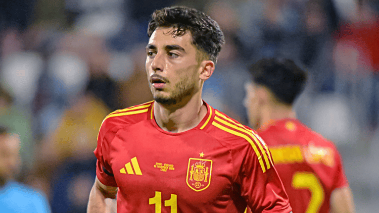 Raúl Moro in het shirt van Spanje Onder 21.