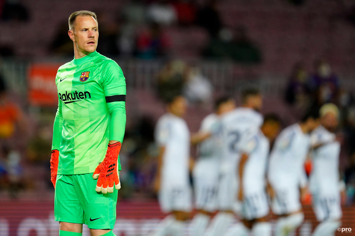 Marc-Andre ter Stegen looks on as Granada celebrate scoring against Barcelona