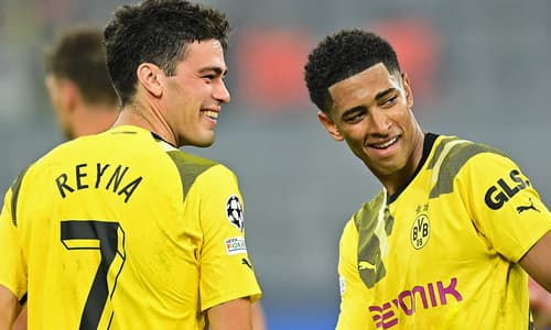 Reyna and Bellingham in action for Dortmund.