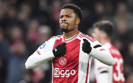 Fabrizio Romano komt paar uur voor de deadline met nieuws over Akpom