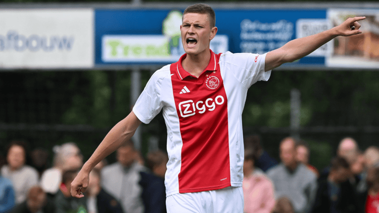 Dies Janse maakte vorig seizoen onder Francesco Farioli zijn debuut in de hoofdmacht van Ajax