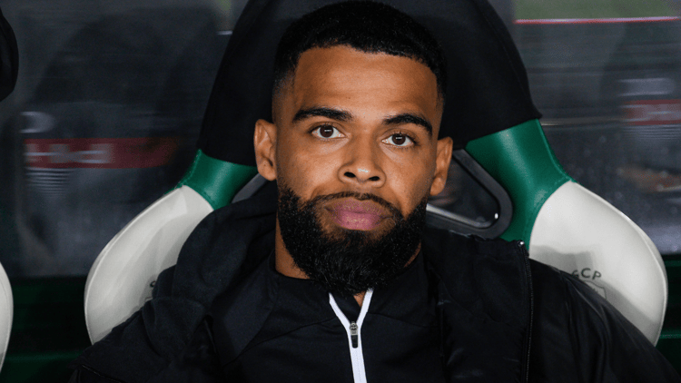 Jerry St. Juste op de bank bij Sporting CP