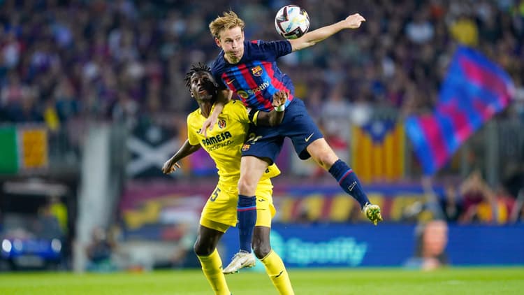 Frenkie de Jong in action