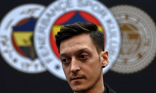 Ozil inspires Fenerbahce to victory on debut