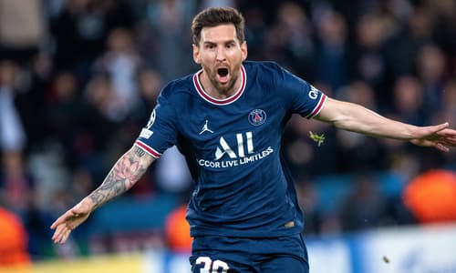 Lionel Messi celebrates scoring his first PSG goal