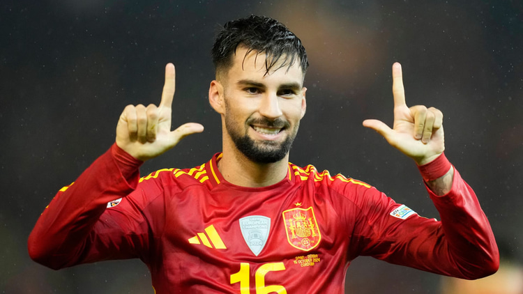 Alex Baena in action for Spain