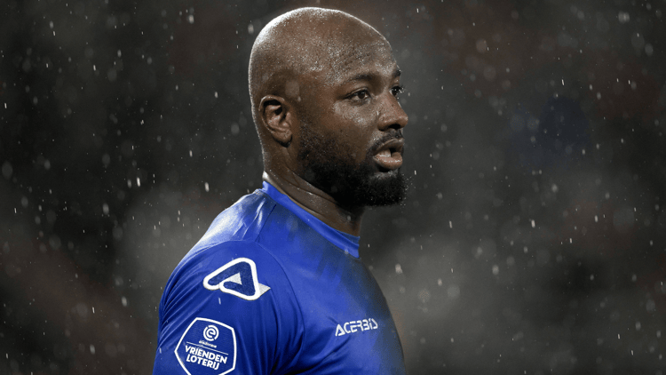 Jetro Willems in het shirt van Heracles Almelo.