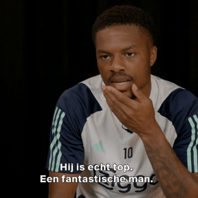 Chuba Akpom looft ‘topvent’ van Ajax: ‘Hij is een fantastische man'