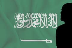 A silhouette of Antonio Mateu Lahoz with the Saudi Arabian flag