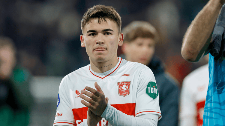 Manfred Ugalde in het shirt van FC Twente