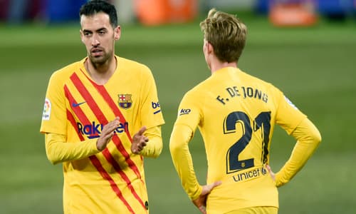 Sergio Busquets and Frenkie de Jong in a Barcelona LaLiga match.