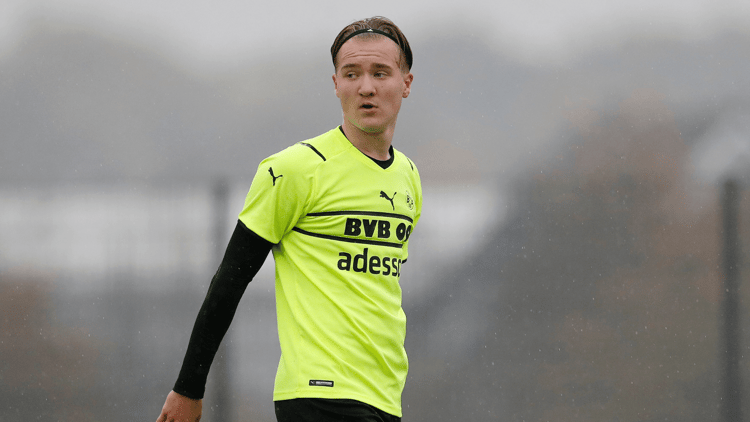 Julian Rijkhoff verruilde Ajax in januari 2021 voor Borussia Dortmund.