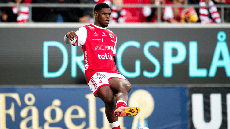 Vince Osuji in actie namens Kalmar FF