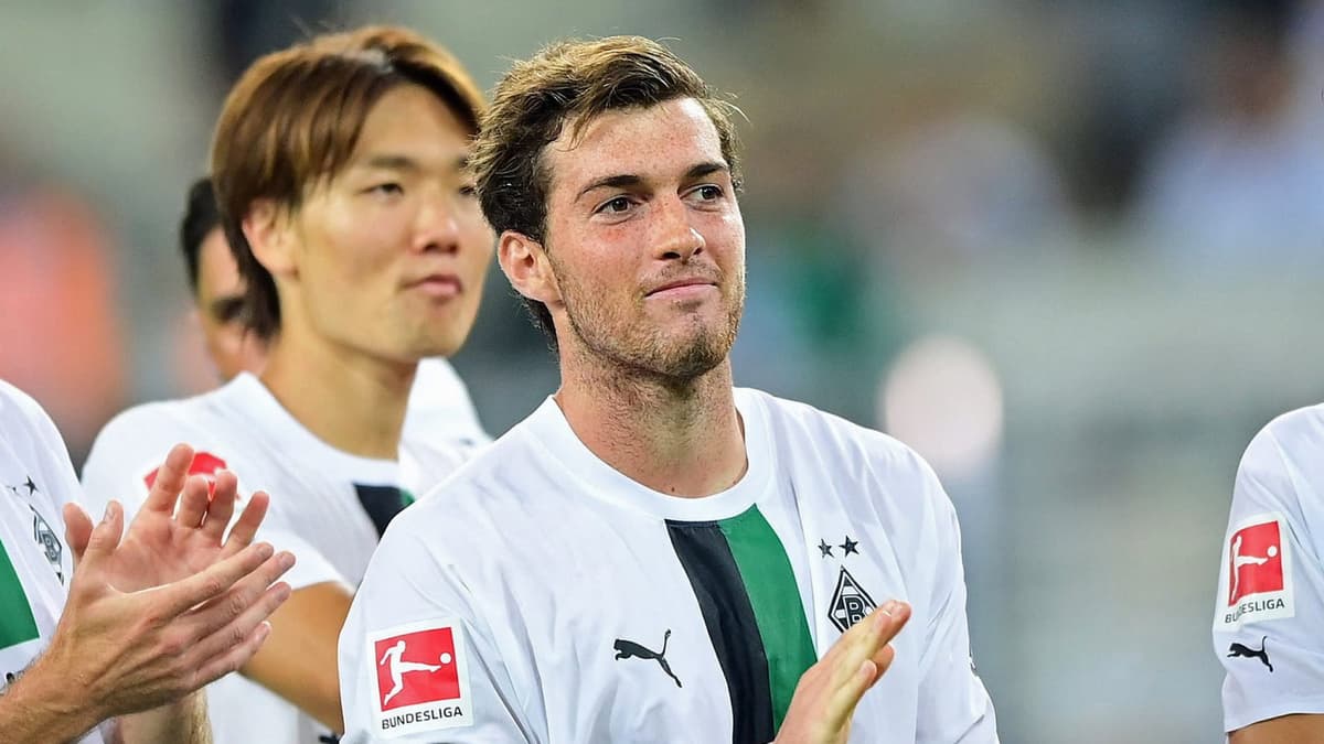 Joe Scally playing for Borussia Monchengladbach.