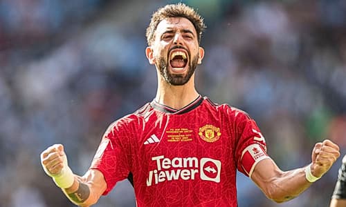 Bruno Fernandes celebrates Man Utd's 2023/24 FA Cup win (enhanced)