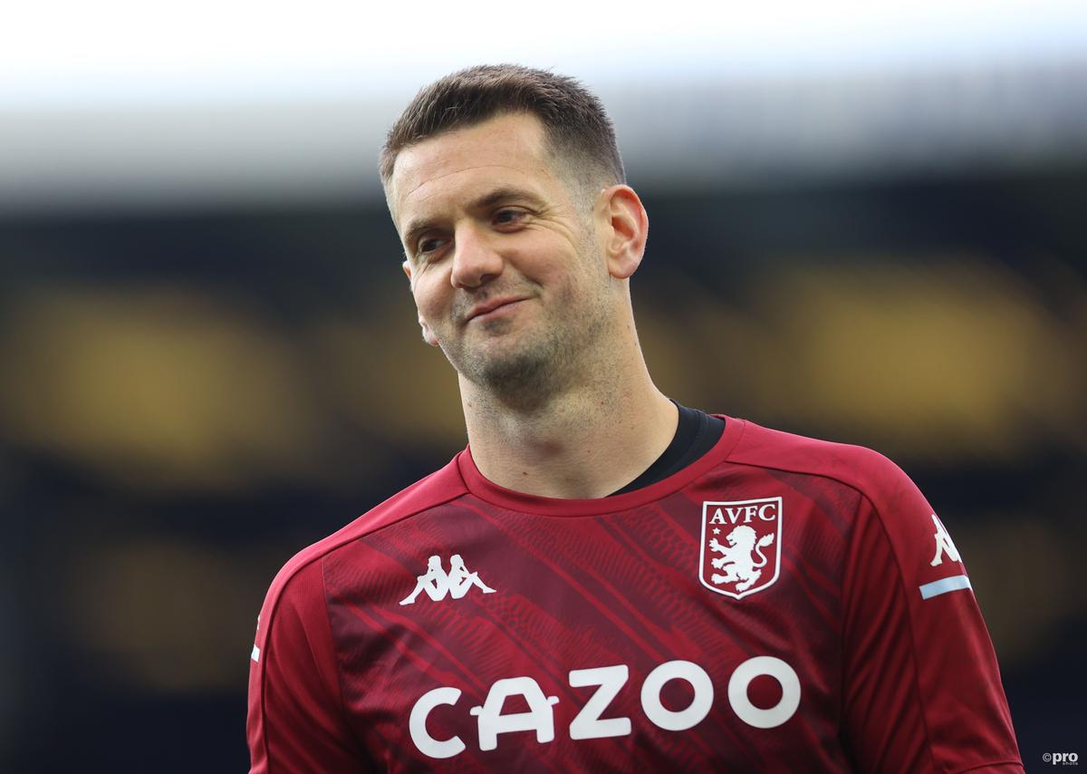 Tom Heaton signs for Man Utd