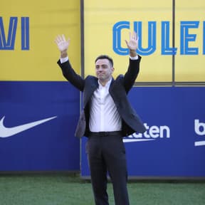 Who are Xavi's coaching team at Barcelona?