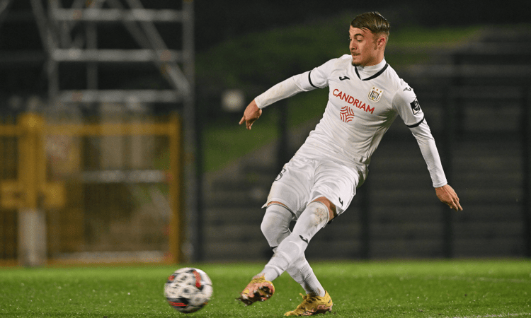 Ethan Butera in actie namens Anderlecht