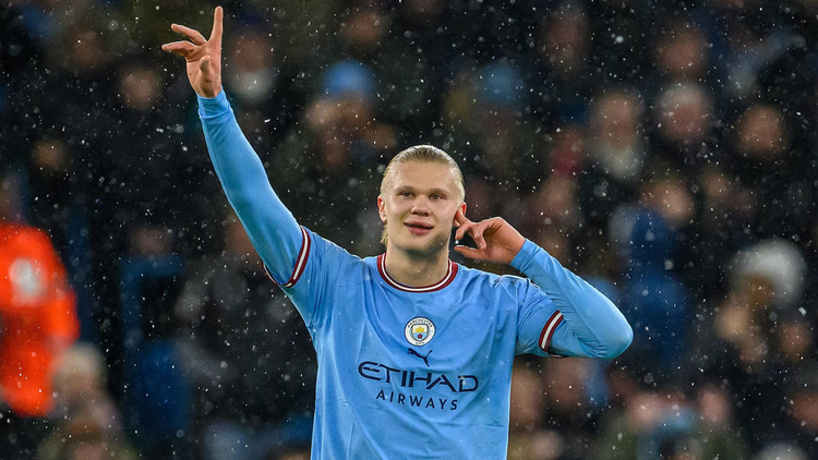 Erling Haaland juicht na een van zijn vijf doelpunten voor Manchester City tegen RB Leipzig (7-0, winst).