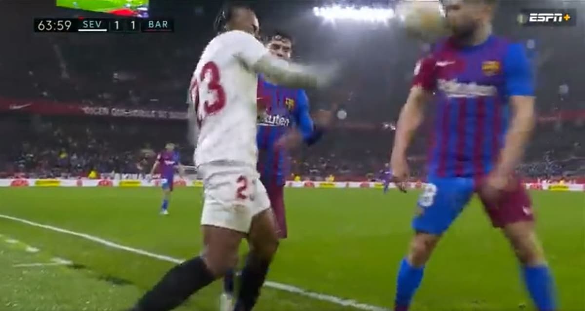 Jules Kounde sent off for throwing ball at Jordi Alba's face