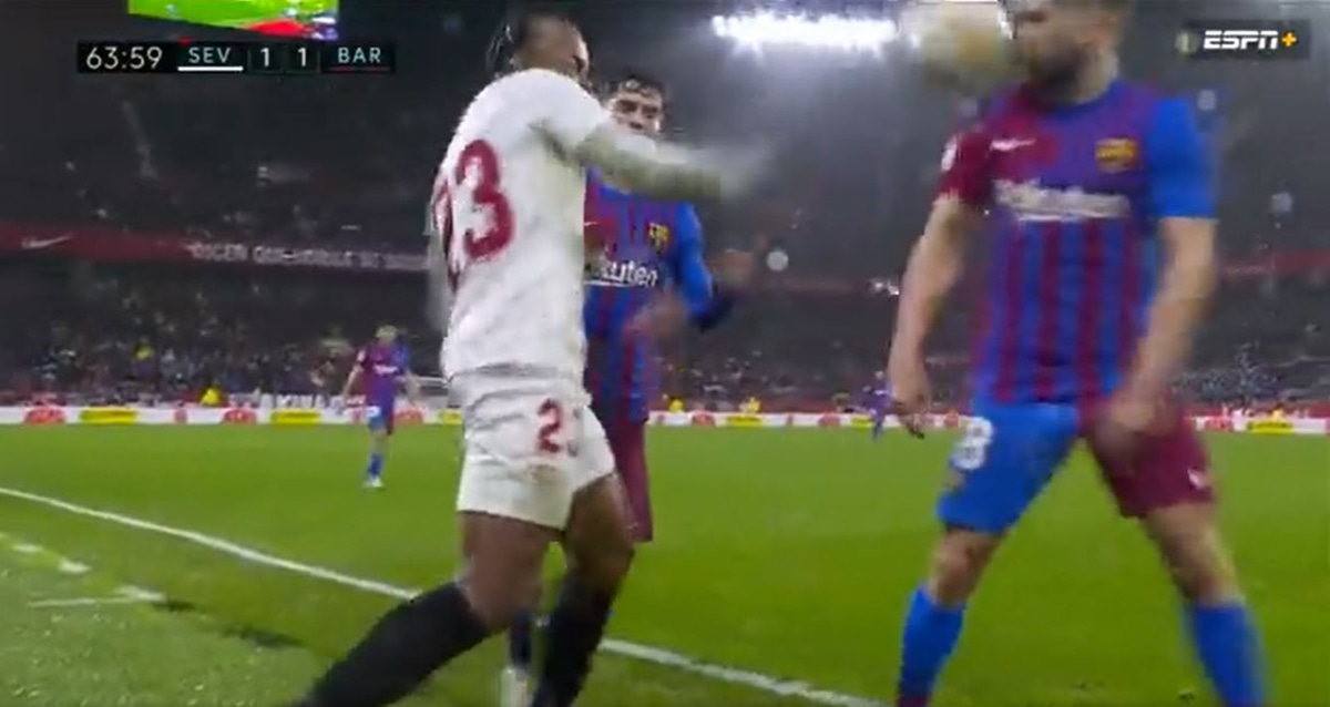 Jules Kounde sent off for throwing ball at Jordi Alba's face