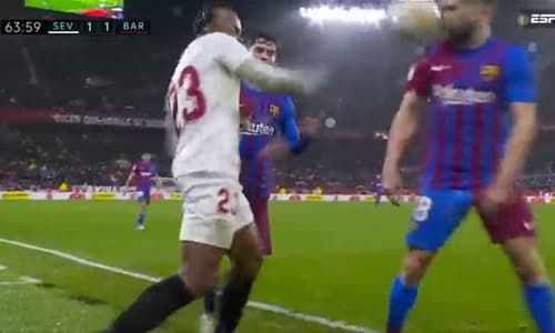 Jules Kounde sent off for throwing ball at Jordi Alba's face