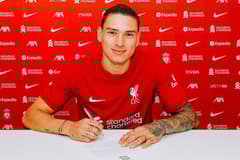Darwin Nunez signs his Liverpool contract