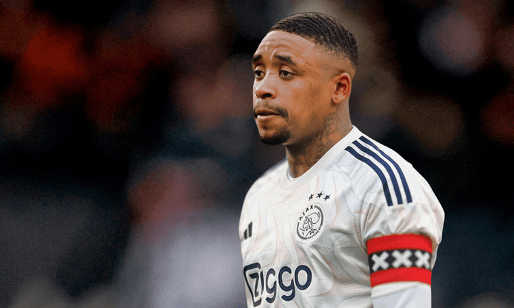 Steven Bergwijn heeft nog een contract tot medio 2027 bij Ajax.