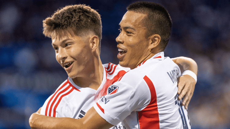 Esmir Bajraktarevic (links) speelde in totaal 57 wedstrijden voor New England Revolution.