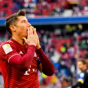 Lewandowski takes HUGE paycut to join Barcelona