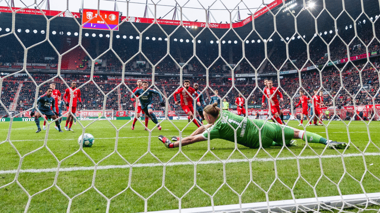 Lars Unnerstall staat nog tot medio 2024 onder contract bij FC Twente.