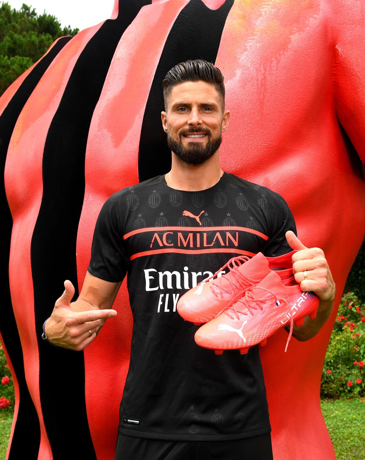 Olivier Giroud, AC Milan's third kit 2021-22