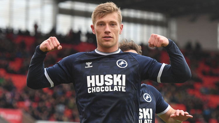 Zian Flemming in het shirt van Millwall.