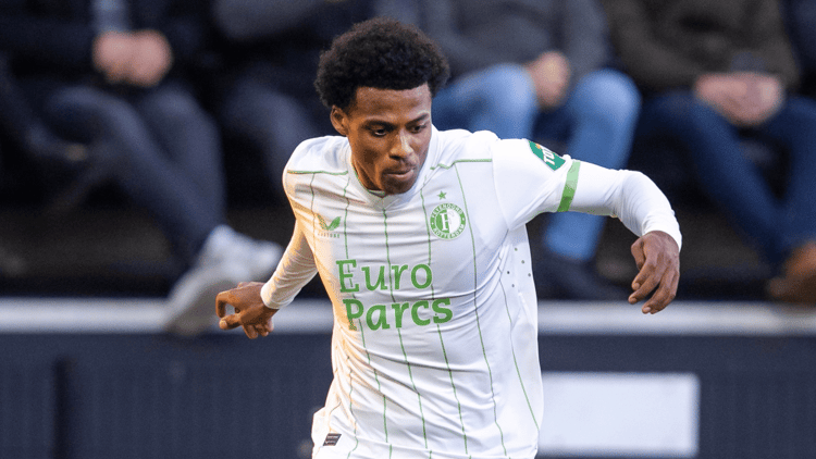 Javairô Dilrosun in actie tegen Heracles Almelo.