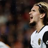 Yarek Gasiorowski, Valencia, 2024/25